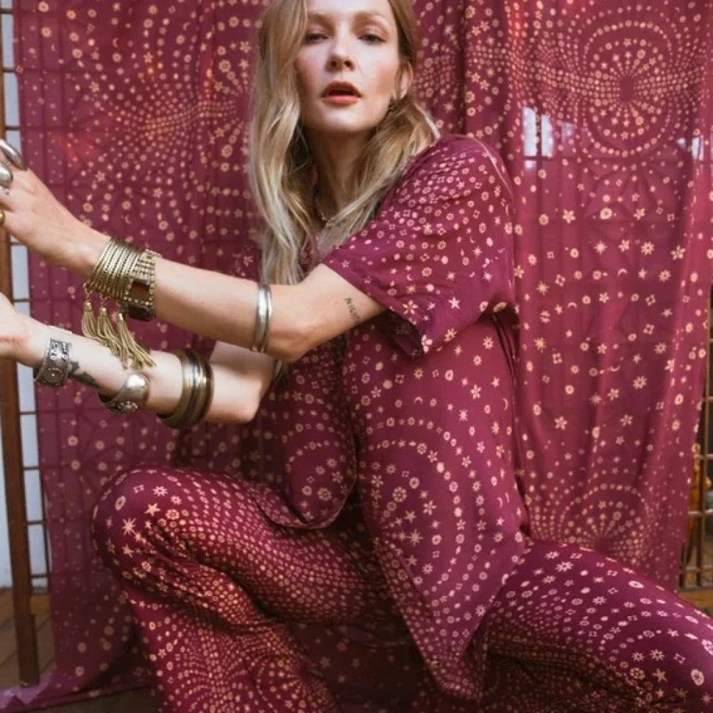 Novella Royale Maroon Starburst Flares